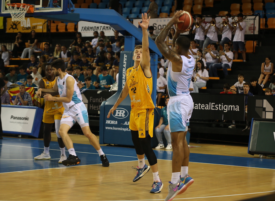 Menorca trunca el sueño del ascenso de Baloncesto Ponferrada (91-66) –  BierzoDiario